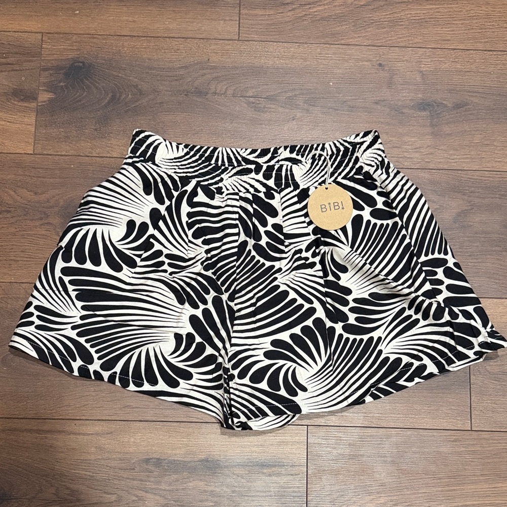 BiBi Monochrome Leaf Pattern High Waist Shorts
